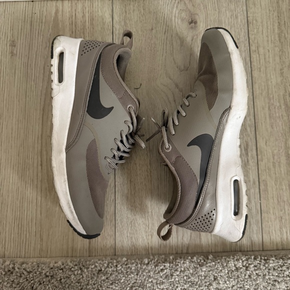 Nike Thea - Picture 5 of 5
